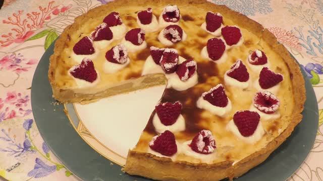 ЯБЛОЧНЫЙ ПИРОГ КОТОРЫЙ ТАЕТ ВО РТУ! Очень нежный и очень вкусный, вкуснее чем шарлотка!.mp4