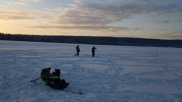 Зимняя рыбалка с друзьями в -30.