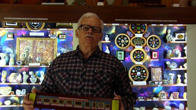 Миниатюрные чудо-картины на срезах самоцветов из уникальной коллекции Александра Кулиша.