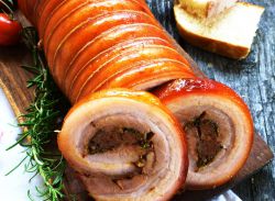 РУЛЕТ ИЗ ШКУРКИ САЛА.mp4