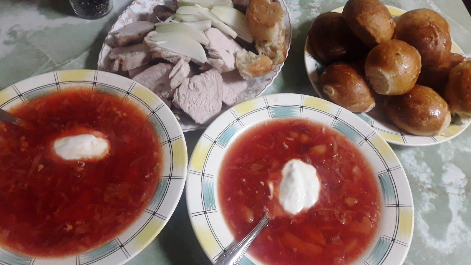 Борщик с пшёнкой и чесночными пампушками