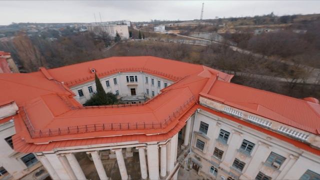 Здание Голландия.