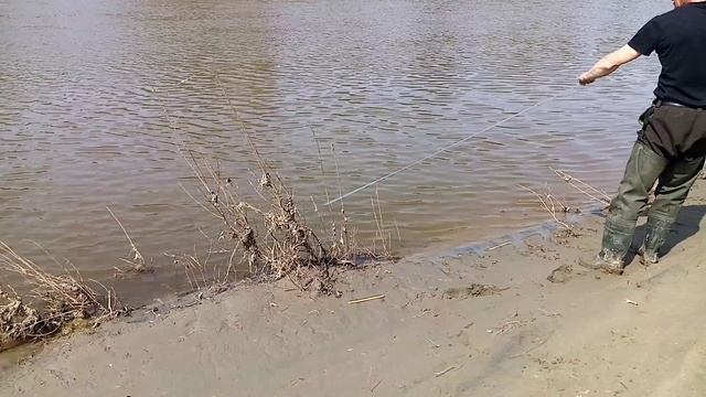 Рыбалка на кастинговую сеть.