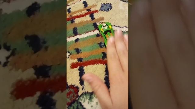 зелёная машинка хот вилс 10