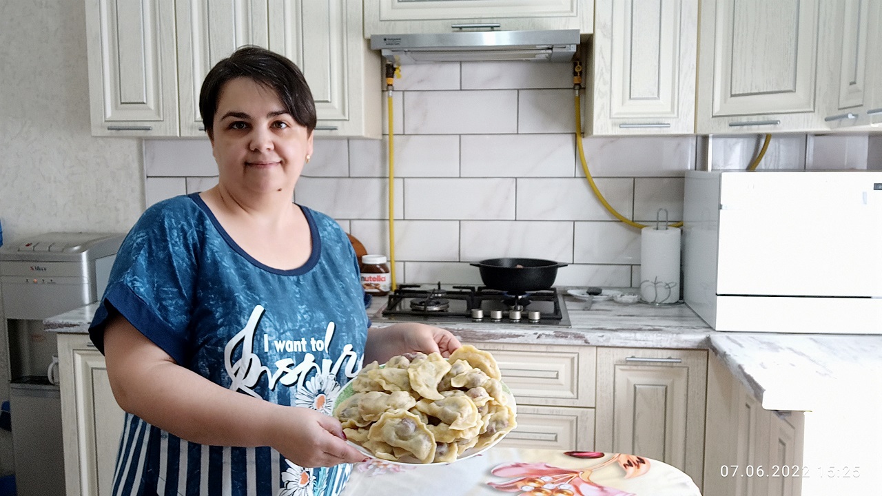 180. ВАРЕНИКИ С ЧЕРЕШНЕЙ / ЛАВАШ С СЫРОМ