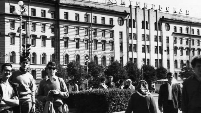 "ВОСКРЕСЕНЬЕ"... (Ретро-фото 1960-х гг., музыка - Арно Бабаджанян - Жан Татлян).mp4