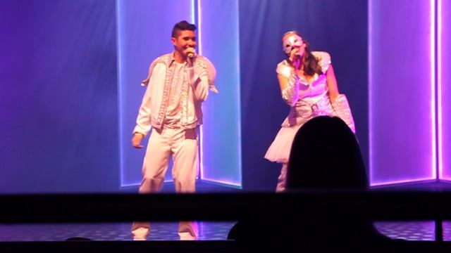 Круиз по Персидскому заливу на лайнере "Costa neoRiviera". Вечернее шоу в судовом театре.