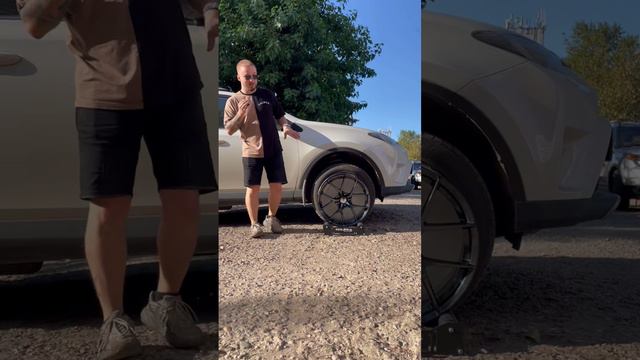 Toyota RAV4 на примерке дисков в 19-ом диаметре #примеркадисков #toyota #rav4 #литыеди
