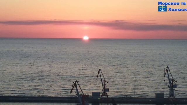 Солнечный закат в городе Холмск 28 марта 2022 года