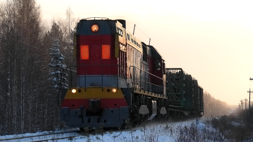 ТЭМ7А-0124 со сборным поездом и приветливой бригадой