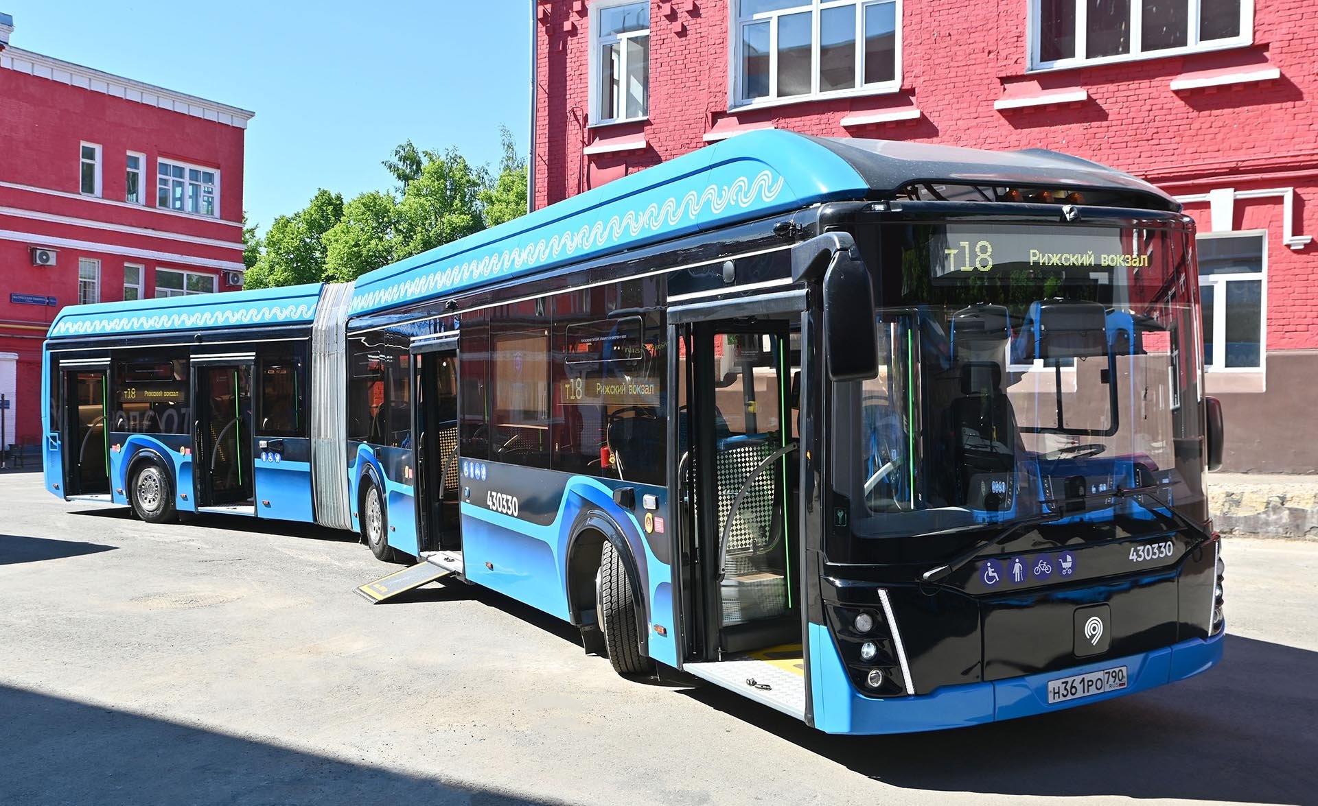 На дороги Москвы вышел новый электробус-«гармошка» е-CITYMAX 18 производства «Группы ГАЗ»