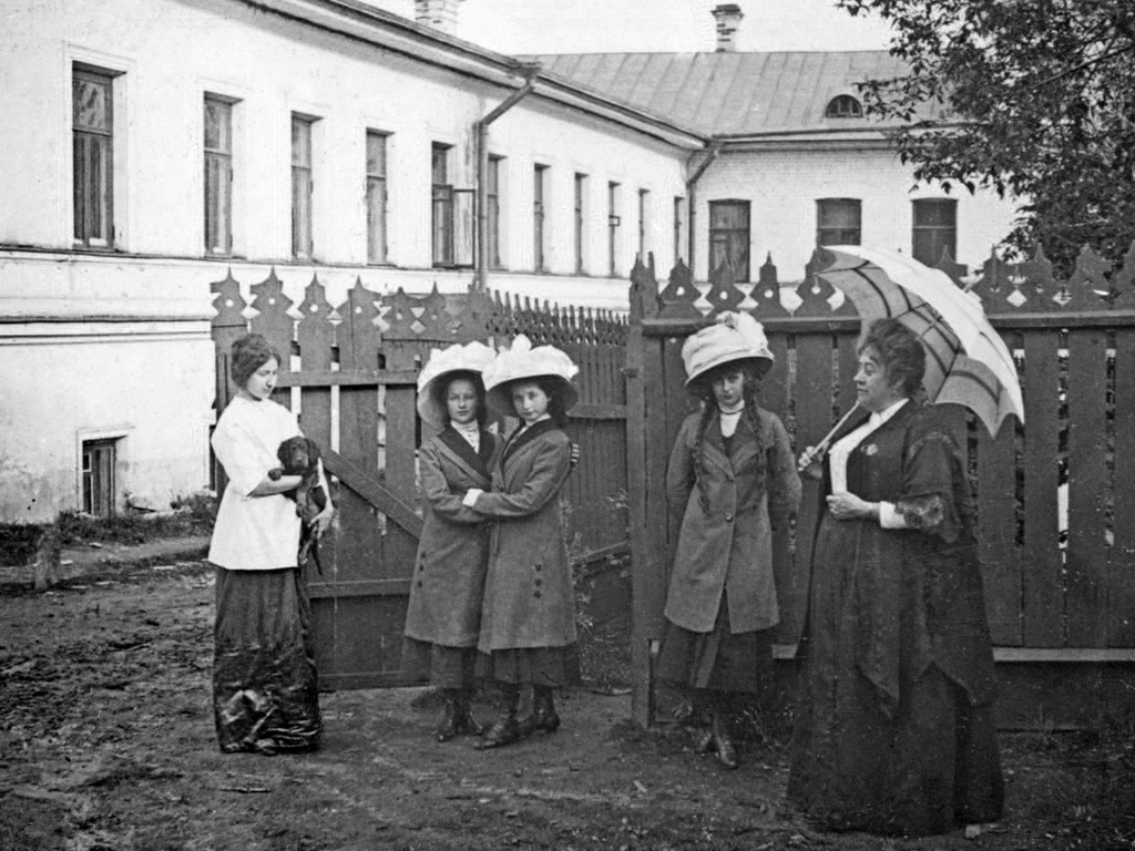 "ОБОРВАННЫЕ СТРУНЫ"... (Фото История России в фотографиях), муз. Петра Гапона (старинный вальс))