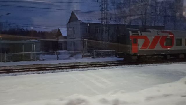 На поезде в Питер!Заснеженные виды.