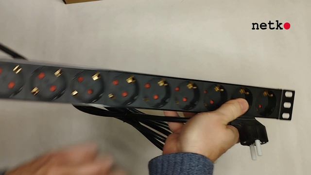 52671 Блок розеток 19", 16А, 9 розеток, шнур 2м, пластиковый корпус, черный