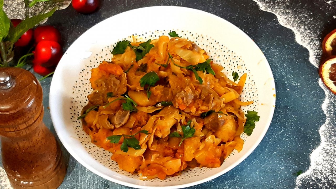 БИГУС С КУРИНЫМИ ЖЕЛУДКАМИ. Кулинарный рецепт.