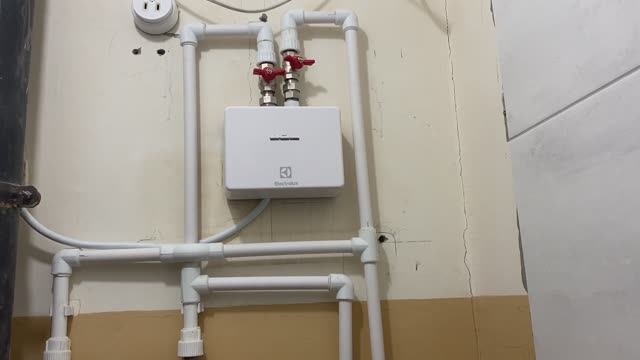 7 день ремонта в ванной комнате и туалете! Бракованный водонагреватель из Леруа Мерлен!