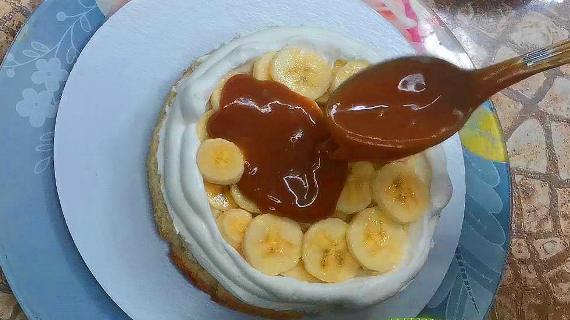 Собираем невероятно вкусный и нежный домашний, новогодний торт "Банан в карамели"