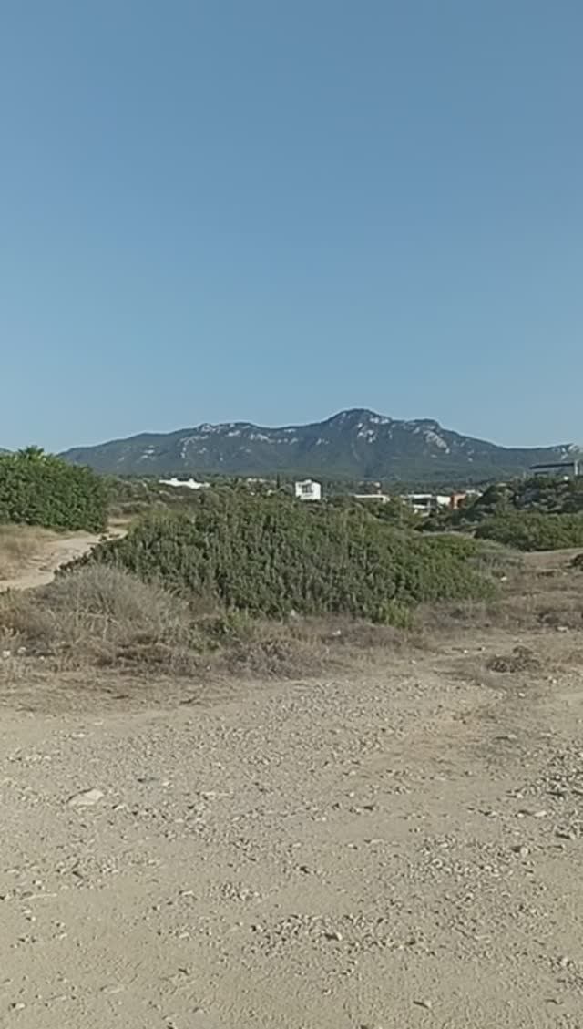 Турецкая республика Северного Кипра. Никем не признана. А вы говорите Крым.