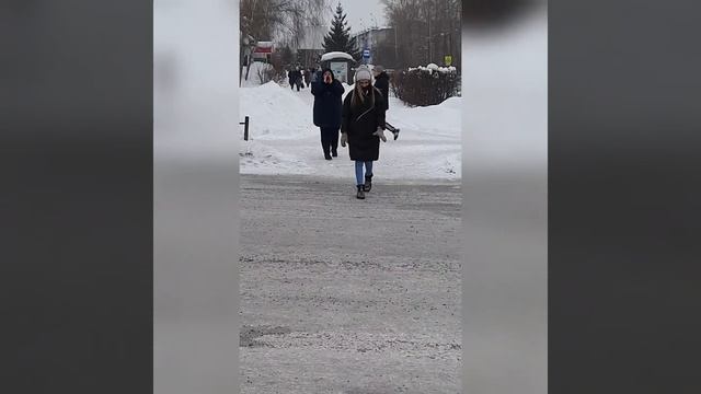 Подходя к проезжей части, помни....mp4