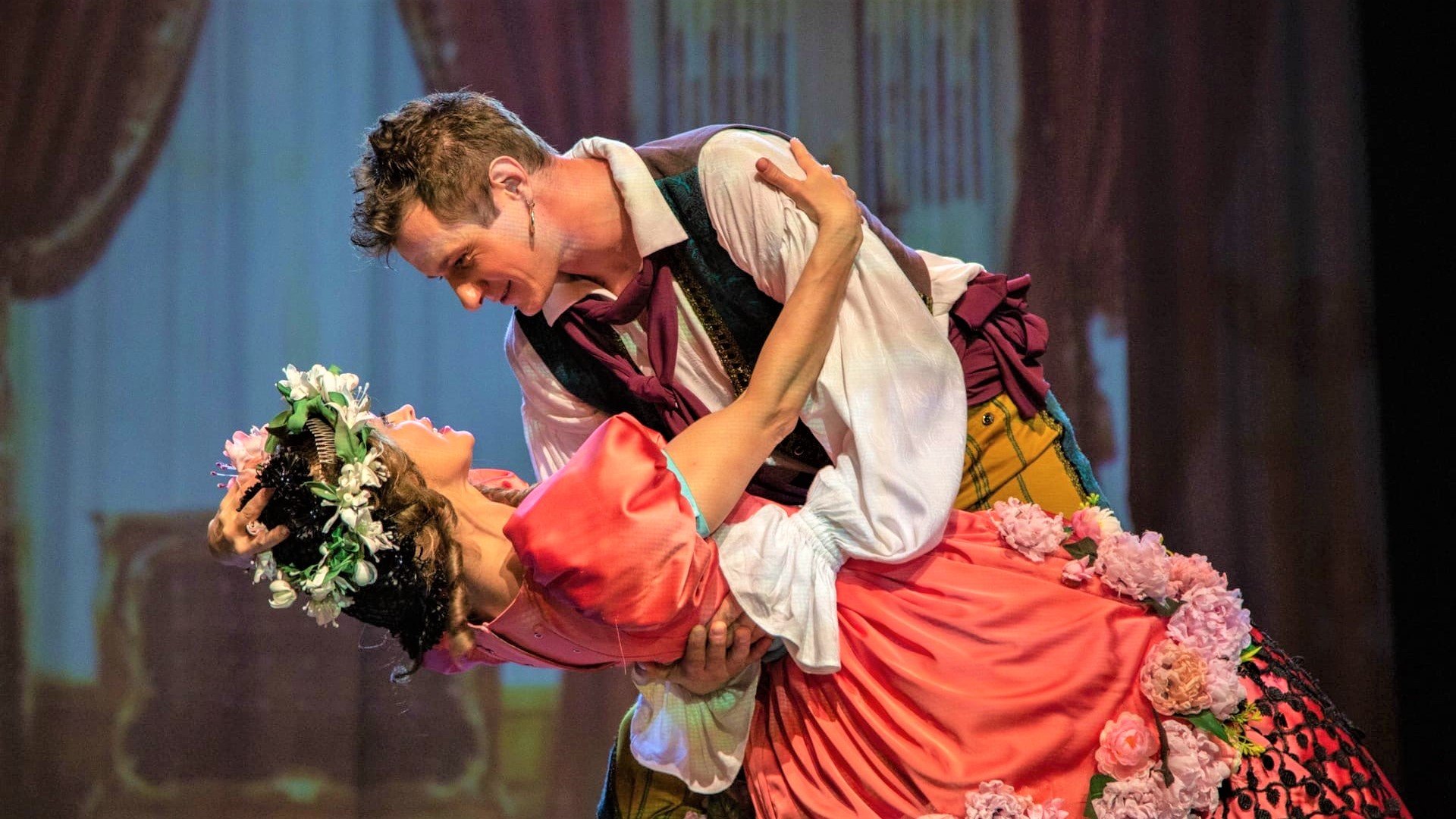 В Сургуте театральный сезон открыли с аншлагом