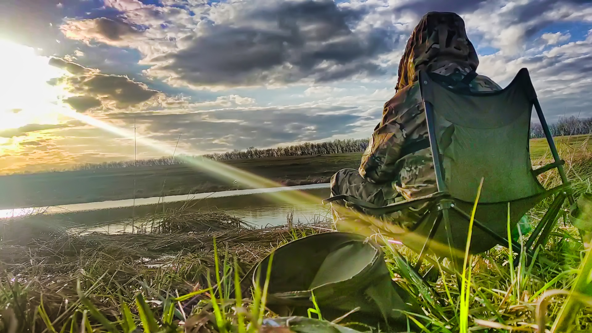 ЛОВЛЯ КАРАСЯ на РЕКЕ в АПРЕЛЕ
