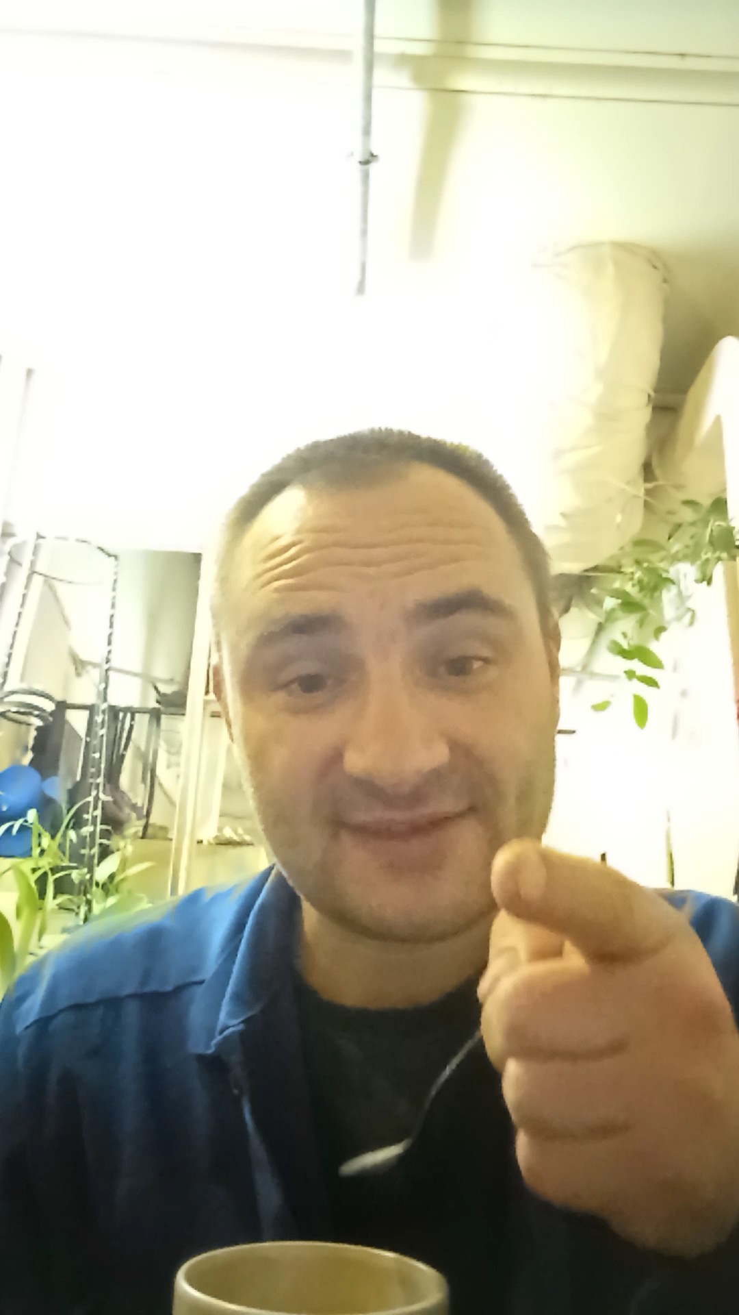 Сначало так делают, а потом удивляются) #ложечка #мама #папа #смех #юмор #прикол