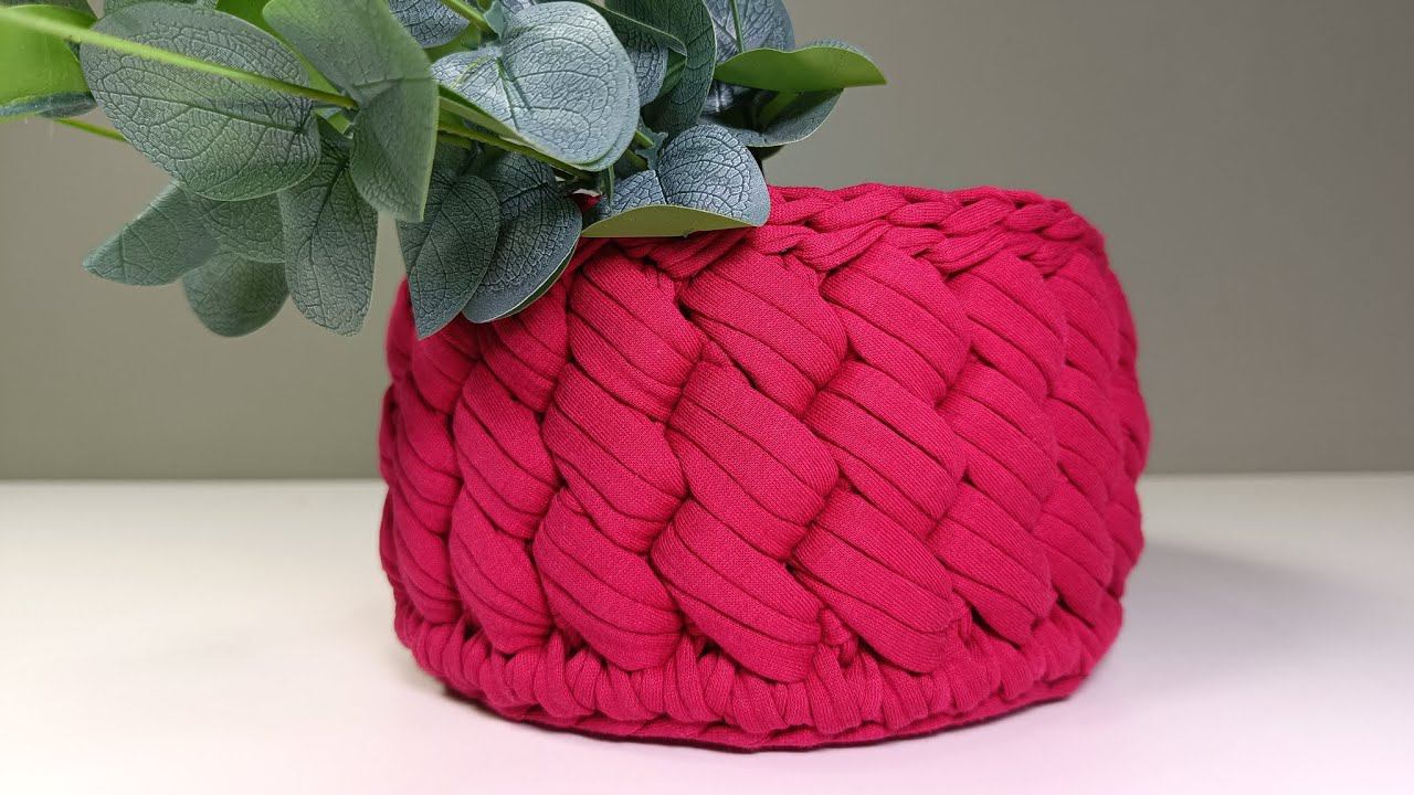 Вязаная корзина из трикотажной пряжи крючком узором "Зефирки"