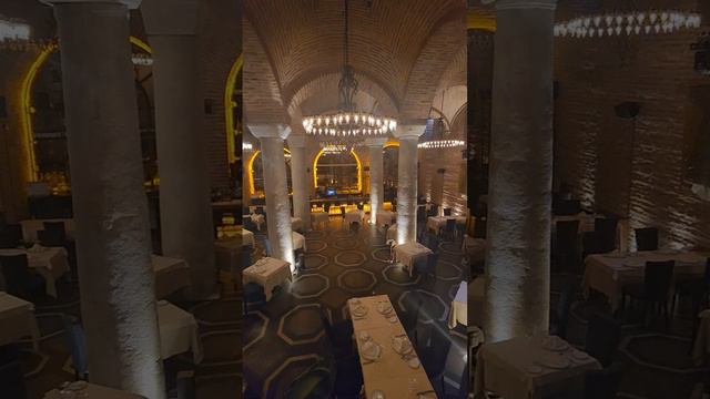 Ресторан в цистерне в центре Стамбула-Константинополя_Цистерна или дворец ?