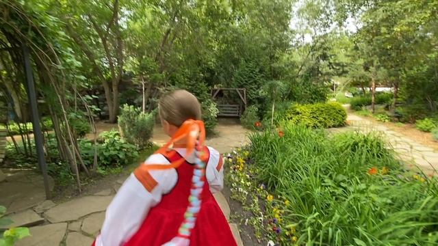 «Традиционный костюм. Как одевались русские девушки» (Д-12)