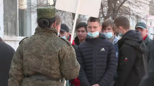 Амурские школьники научились собирать автоматы и метать гранаты