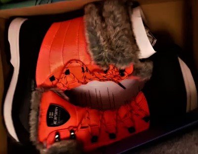 Ботинки финские  CEPEAK для спорта и прогулок.
Хорошо гулять с собаками из приюта, тепло и весело.