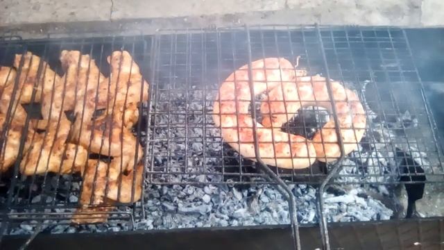 Маленький секрет в приготовлении домашней колбаски на мангале