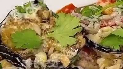 Салат с жареным баклажаном и помидорами