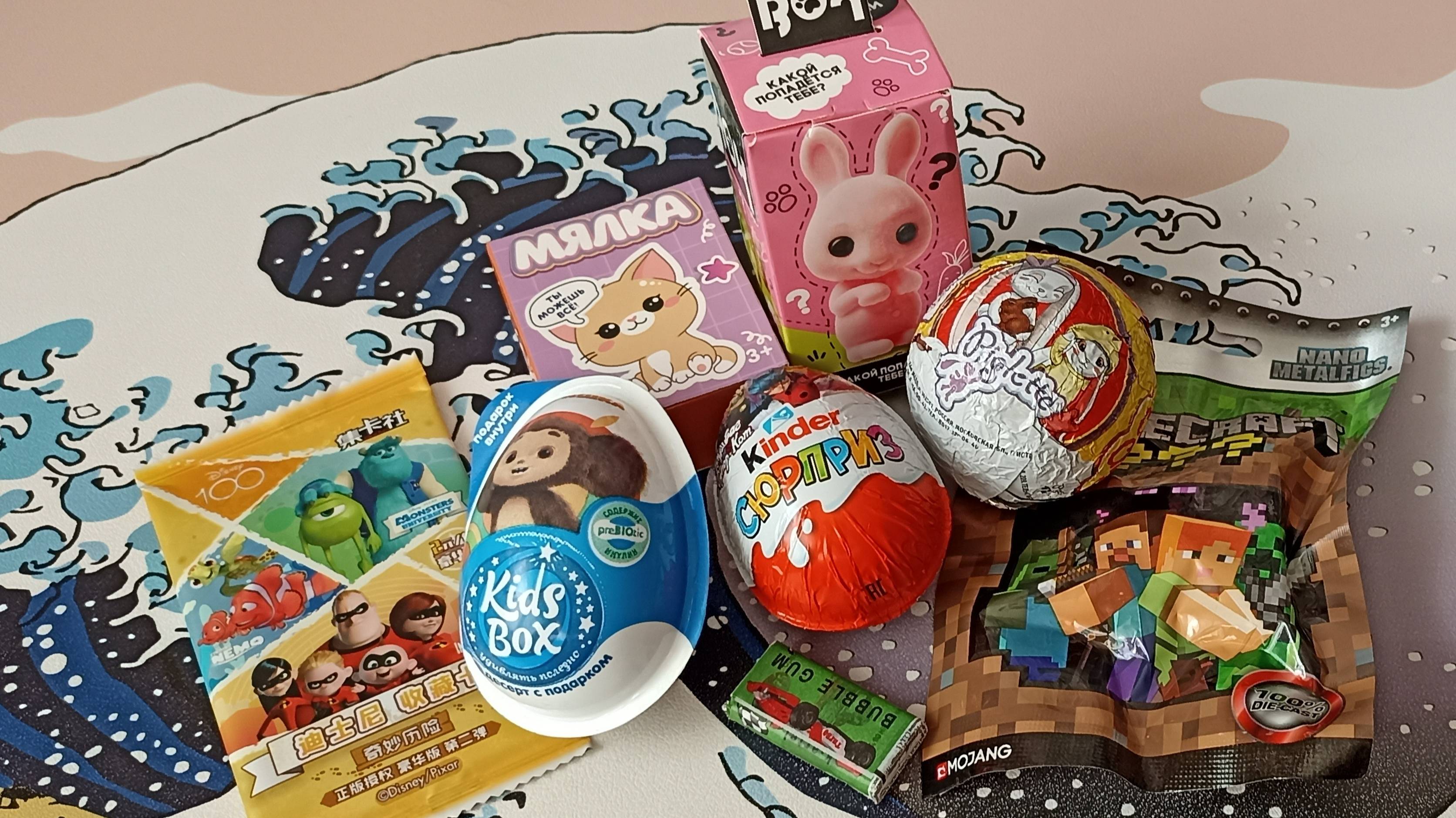 Распаковка и обзор сюрпризов.