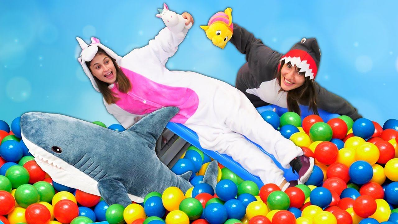 Видео приколы - Милая Единорожка и Бассейн с Шариками для Акулы! – Весёлые игры одевалки для девочек