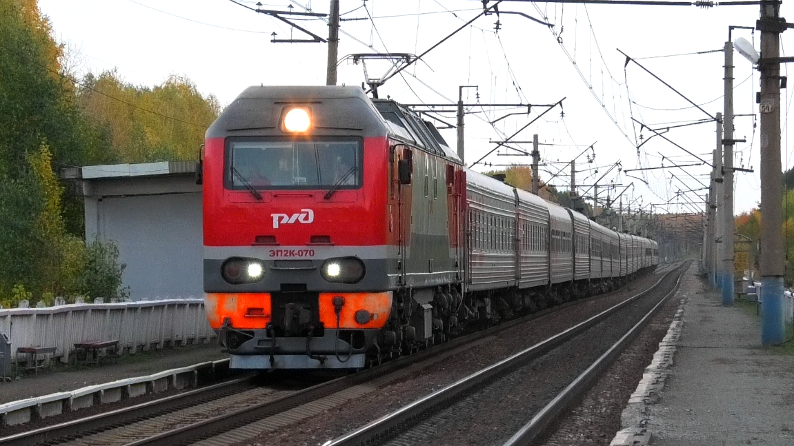 ЭП2К-070 с последним рейсом пассажирского поезда Новороссийск — Приобье