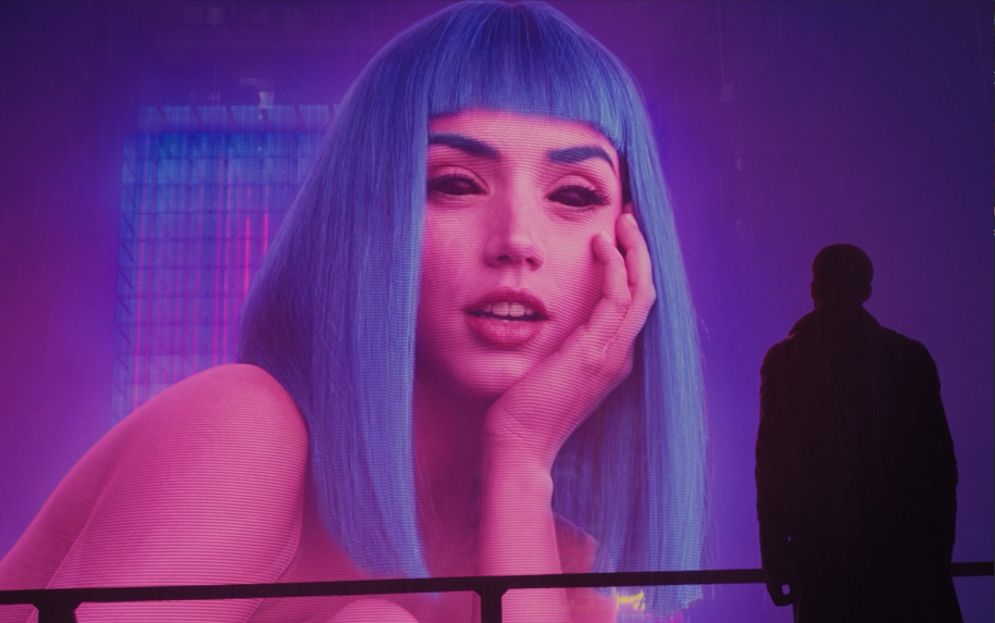 Бегущий по лезвию 2049