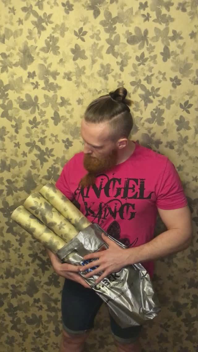 Решил обои переклеить