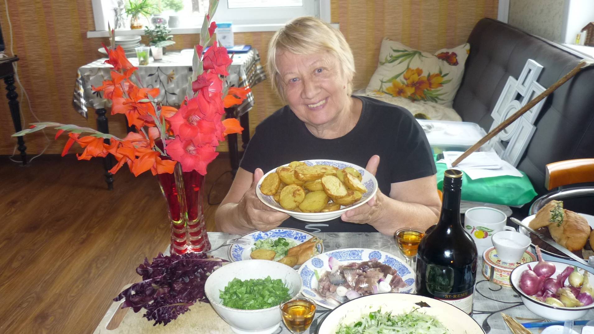 "ДАЧНЫЕ ДЕНЬКИ"... (Фото Ольги РЕПИЩНОЙ (Архангельск), музыка Сергея ЧЕКАЛИНА)