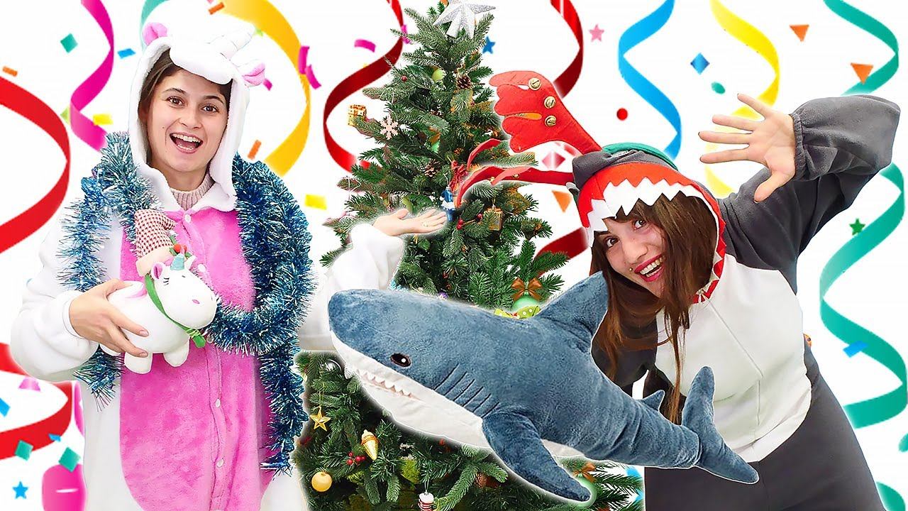 Смешное видео - Украшаем Новогоднюю Ёлку с Милой Единорожкой и Акулой! - Лучшие игры одевалки.