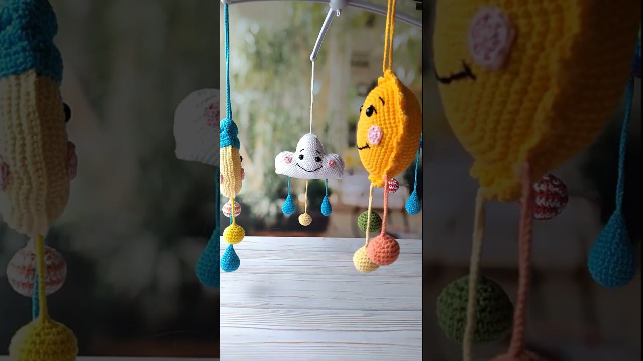 Детский мобиль на кроватку. Игрушки крючком.