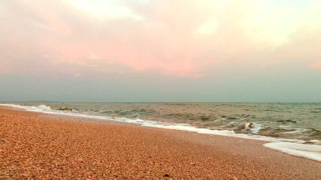 🌅 Ваш рассвет на морском берегу: только вы, утро и море