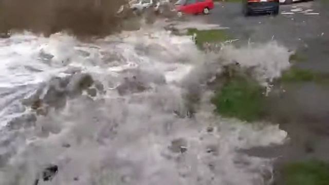 опасная волна.movie