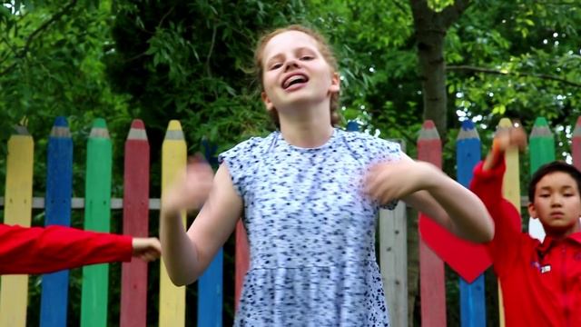 Играют мальчики в войну