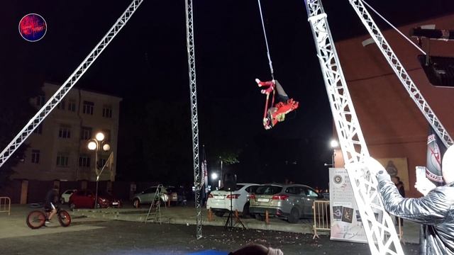 Укротительница. Выступление воздушных гимнастов.