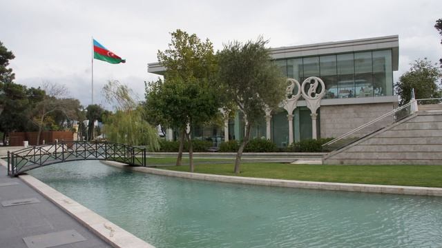 Прогулка по Баку часть 12 фото.mpg