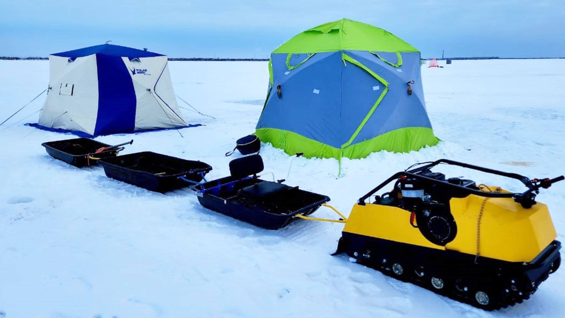 ЛЕЩИ ЛОПАТЫ еле пролазиют в лунку! Рыбалка на Волге!