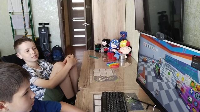 Играем в RobIox в игру Создайте рыночного магната 1 часть