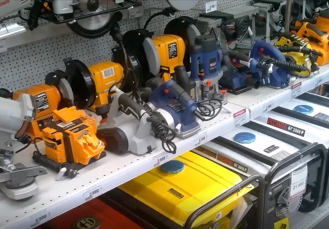 прогулки в Великом Новгороде, строительный магазин, торговый центр Тетрис, товары и цены 04.09.2022