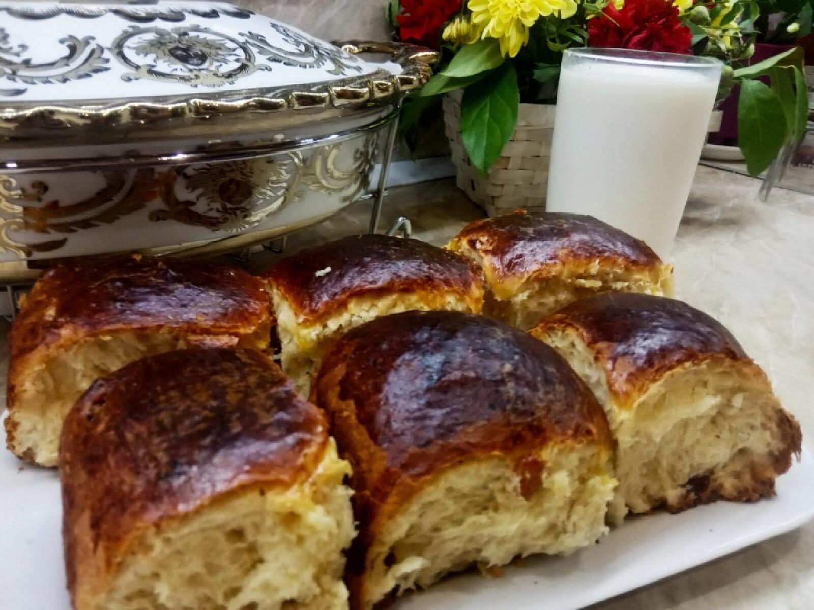 Сдобные булочки с изюмом. Мягкие как пух.